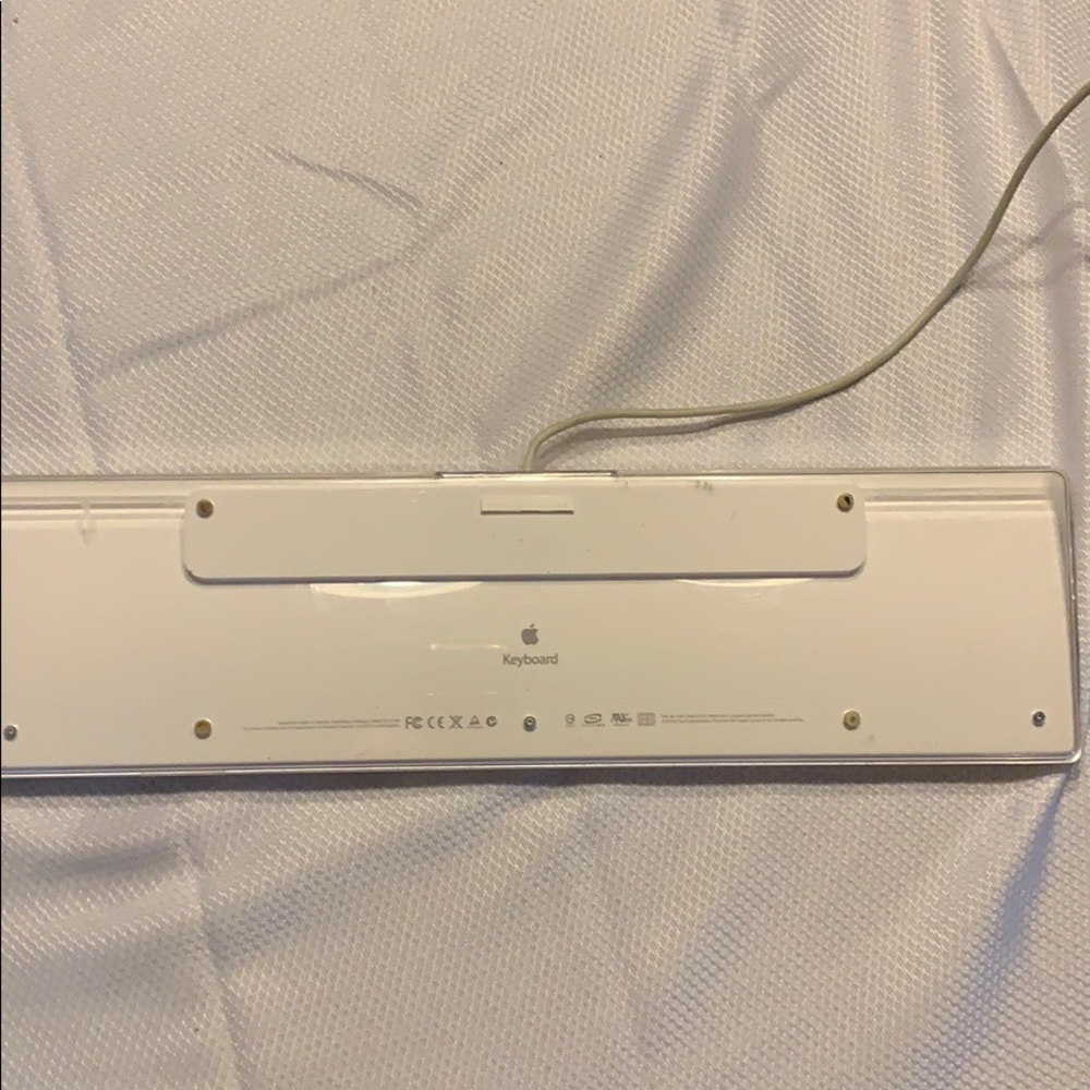 Apple Keyboard - Picture 2 of 2